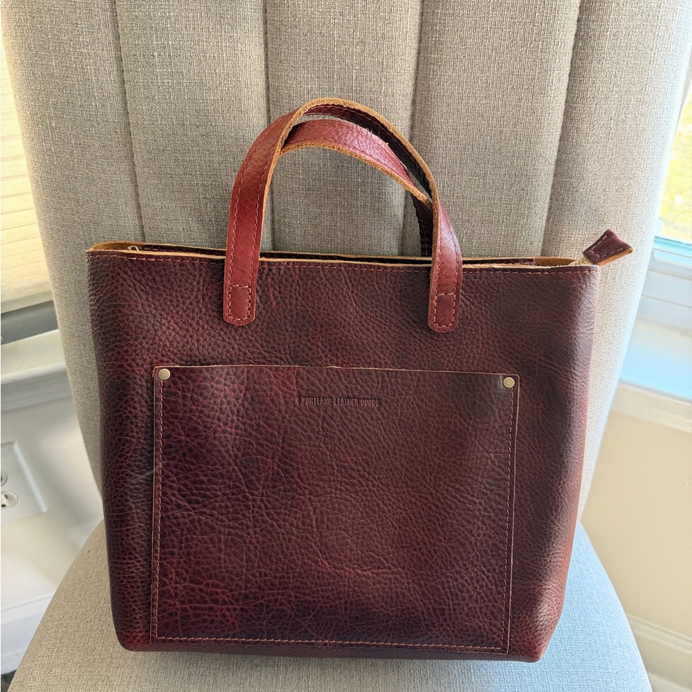 Portland Leather Goods Medium Crossbody in Cinnamon Bear color